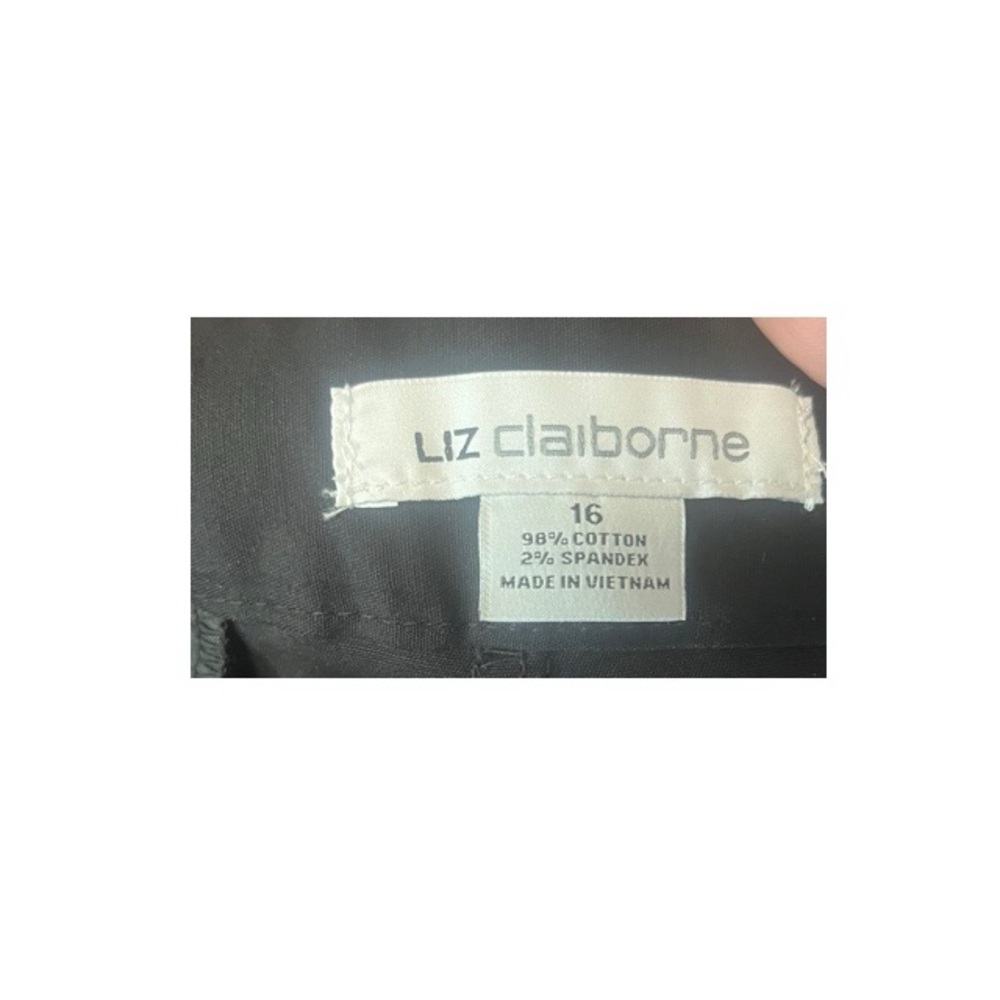 Liz Claiborne Emma Mid Rise Black Shorts NWT - Picture 3 of 4